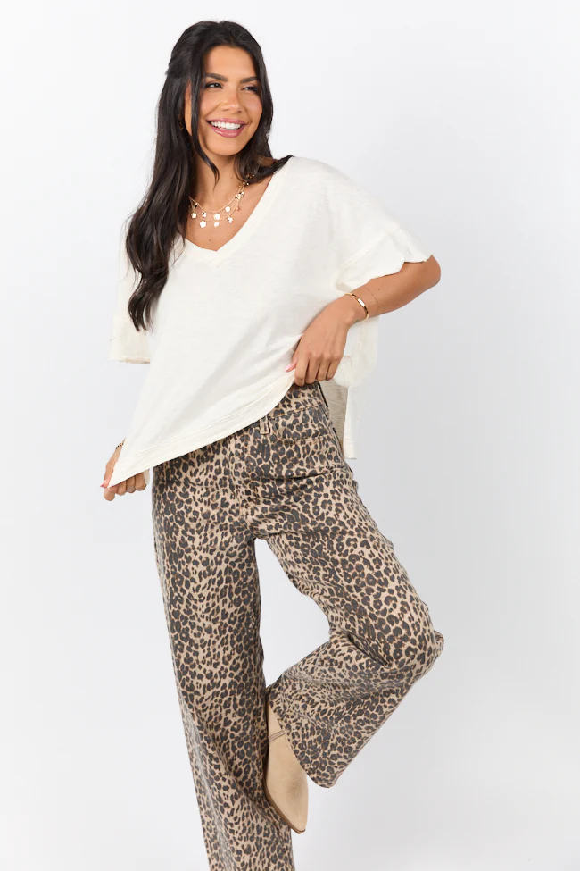 Rooted Essential Cream V-Neck Tee - Aiturbor