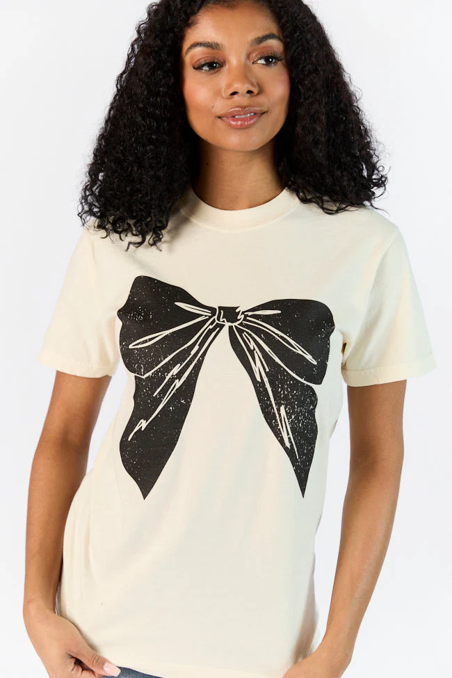 Vintage Black Bow Ivory Comfort Color Graphic Tee - Aiturbor